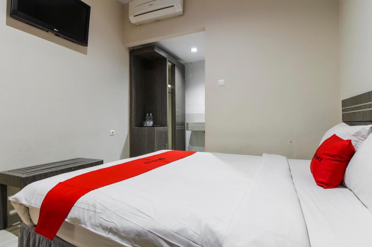 Reddoorz Plus Syariah @ Jalan Sriwijaya Medan Exterior foto