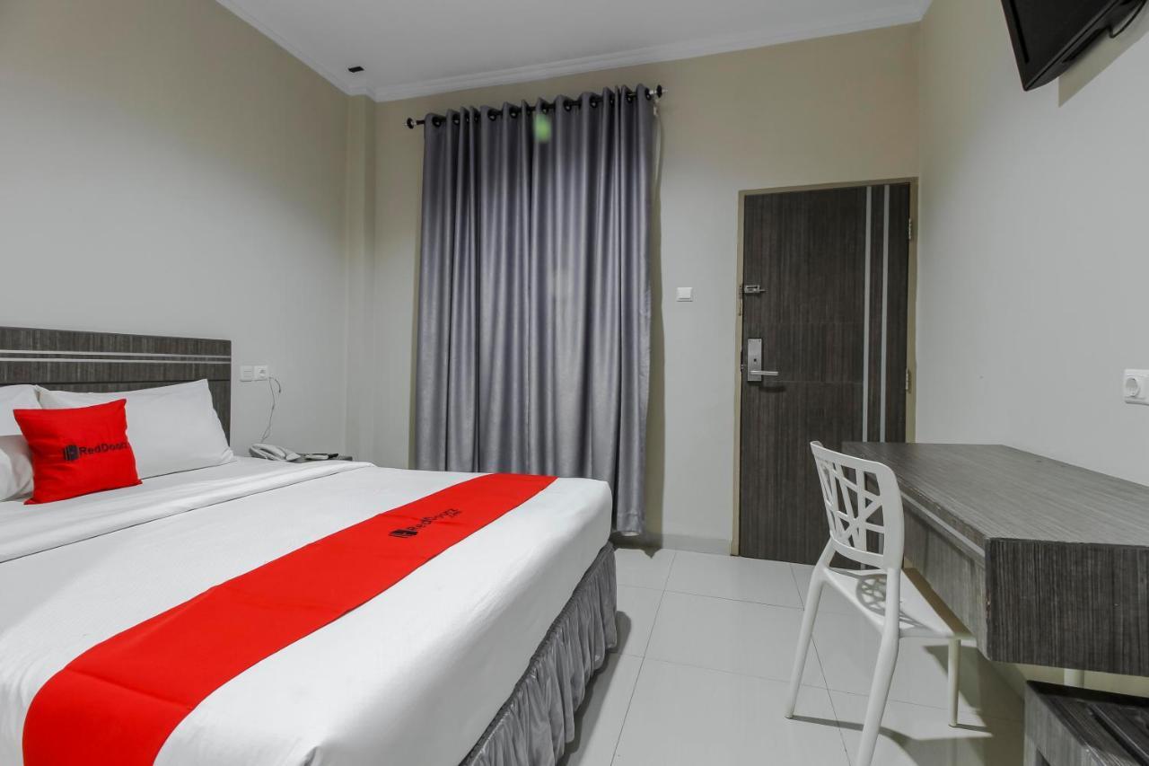 Reddoorz Plus Syariah @ Jalan Sriwijaya Medan Exterior foto