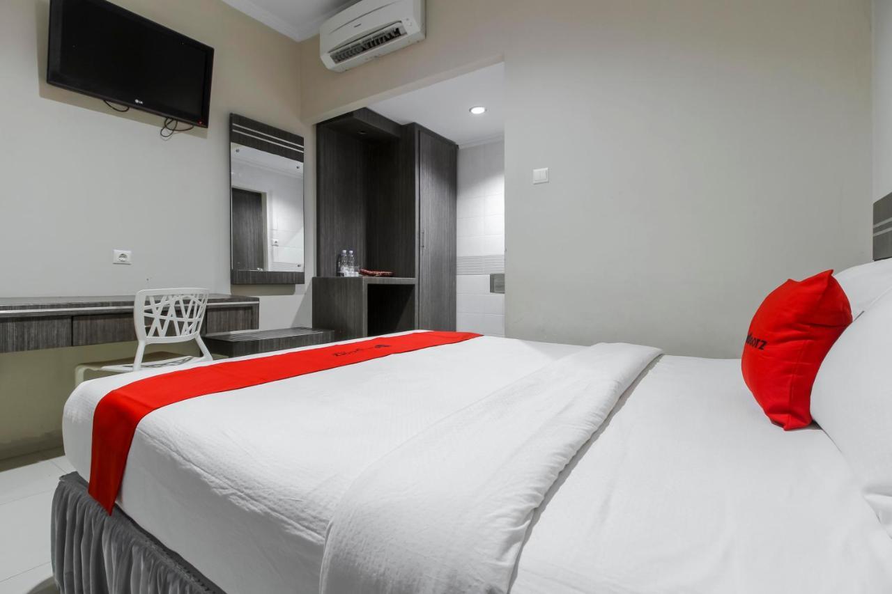 Reddoorz Plus Syariah @ Jalan Sriwijaya Medan Exterior foto